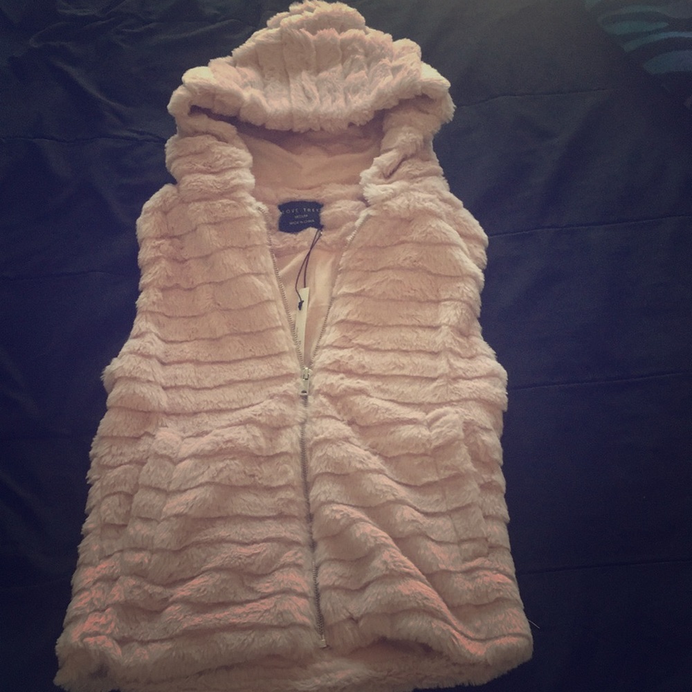 LOVE TREE faux fur zip-up style vest